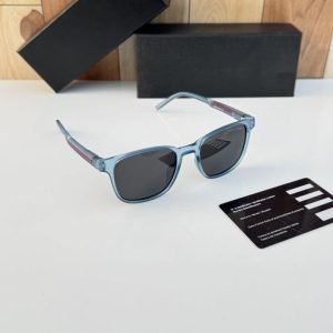 Tom_my_hilf_iger_blue_black